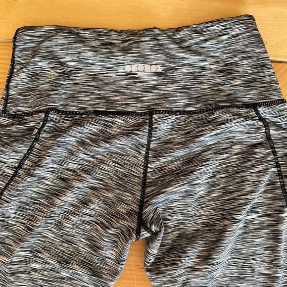 ODODOS marled look wide waistband crop leggings - Picture 2 of 4